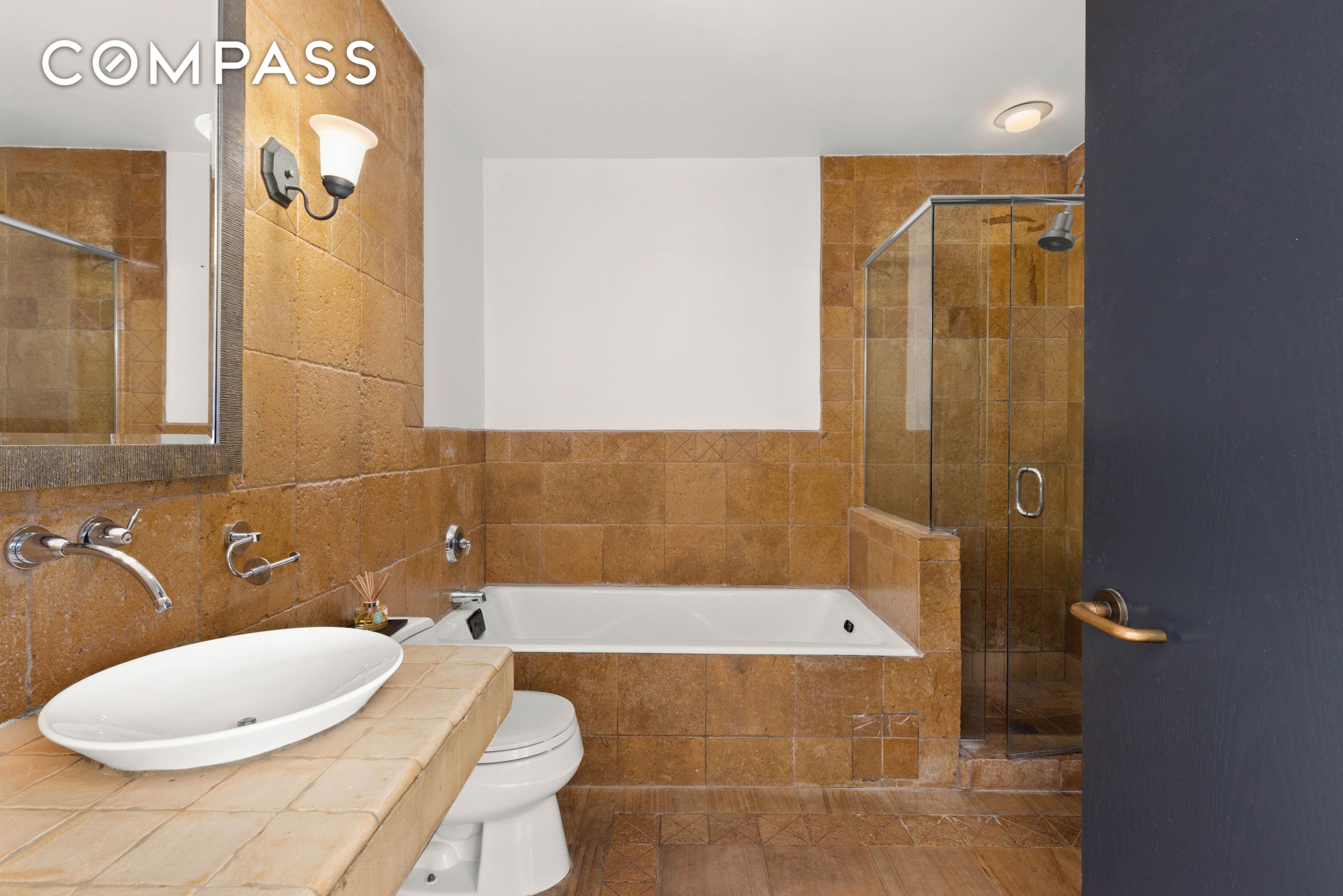 #8 photo, 129 W 20th Street, Chelsea , NY 10011