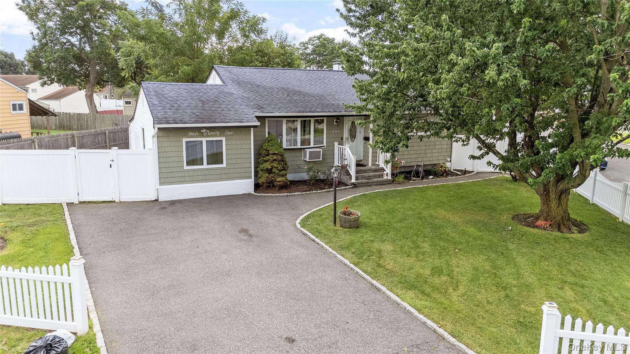 #1 photo, 495 Jefferson Avenue, Brentwood , NY 11717