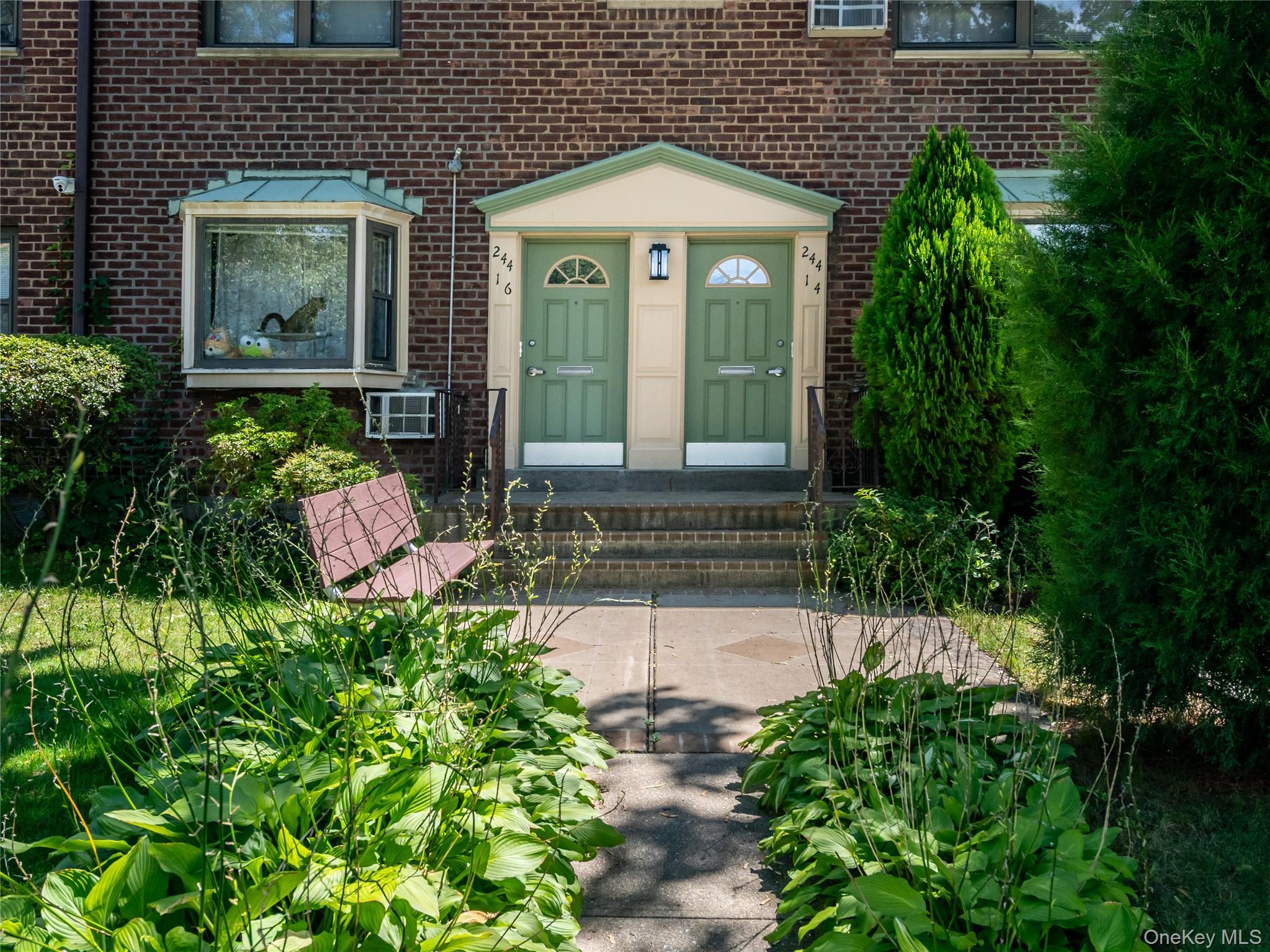 #14 photo, 244-16 57 Drive, クイーンズ区 Douglaston , NY 11362