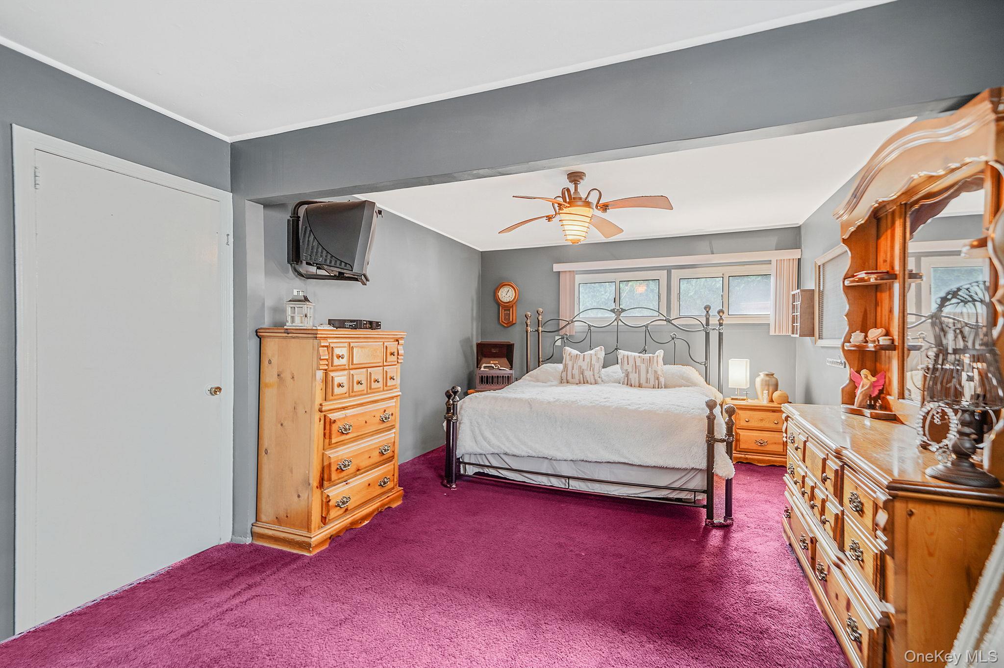 #10 photo, 246 Blacksmith Road, Levittown , NY 11756