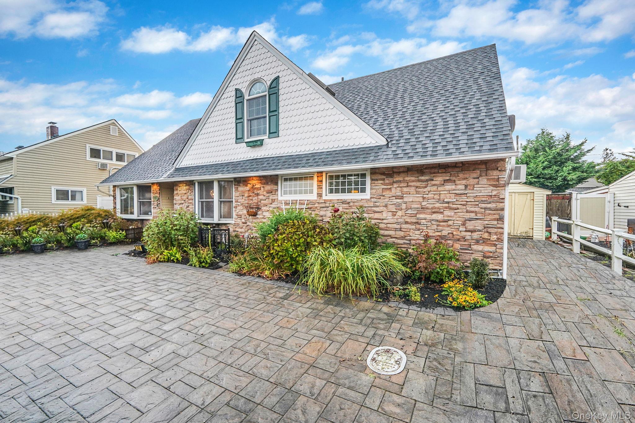 #3 photo, 246 Blacksmith Road, Levittown , NY 11756