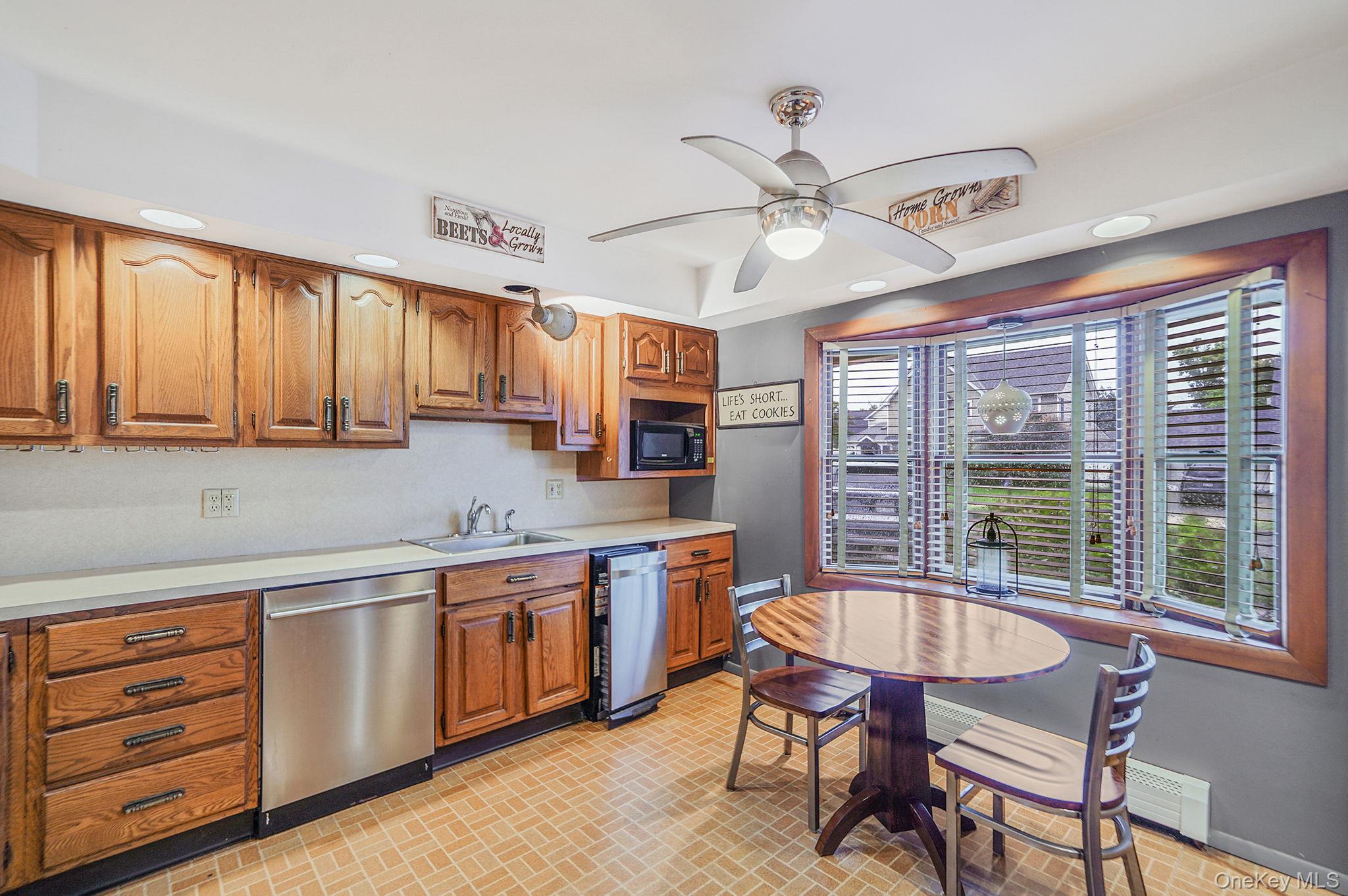 #5 photo, 246 Blacksmith Road, Levittown , NY 11756