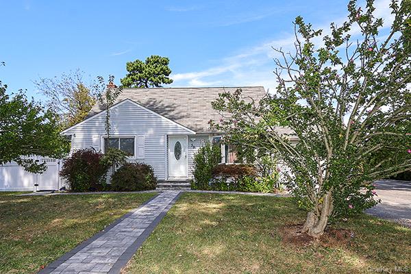 #1 photo, 39 Inchcape Road, Bay Shore , NY 11706