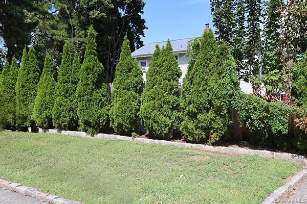 #14 photo, 39 Inchcape Road, Bay Shore , NY 11706