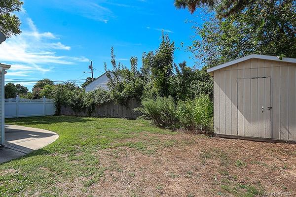 #15 photo, 39 Inchcape Road, Bay Shore , NY 11706