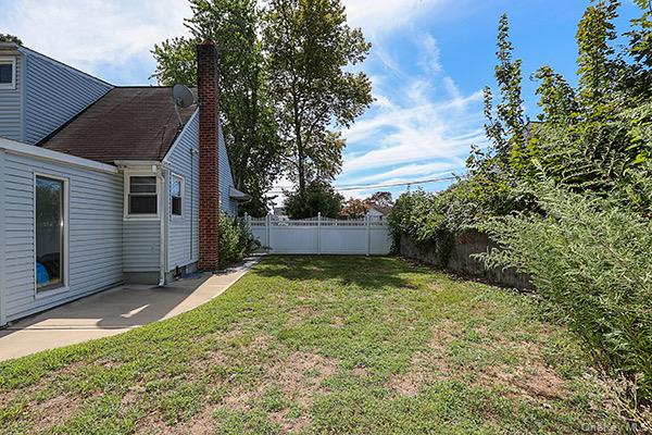 #16 photo, 39 Inchcape Road, Bay Shore , NY 11706