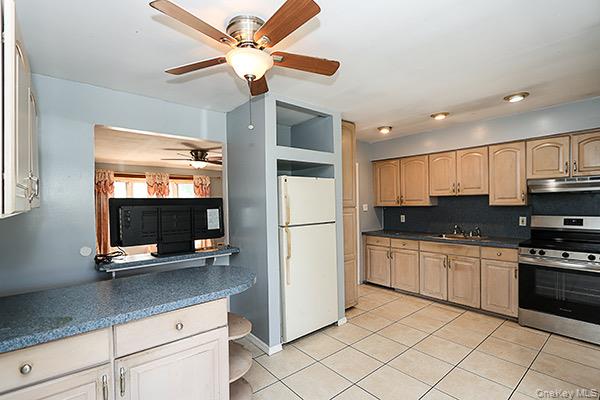 #5 photo, 39 Inchcape Road, Bay Shore , NY 11706