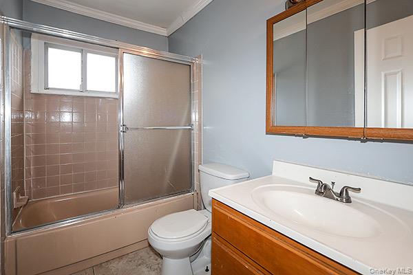 #9 photo, 39 Inchcape Road, Bay Shore , NY 11706