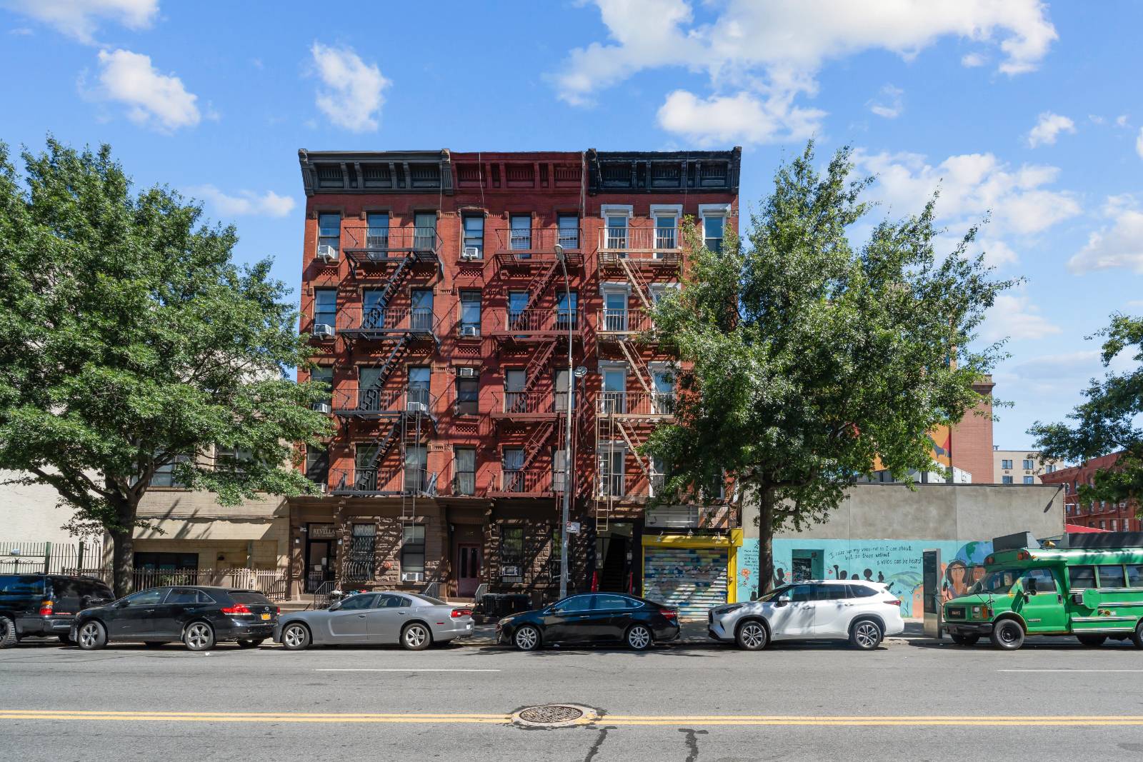 #1 photo, 303  West 116th Street, マンハッタン South Harlem , NY 10026
