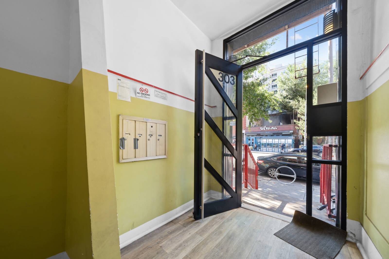 #8 photo, 303  West 116th Street, マンハッタン South Harlem , NY 10026