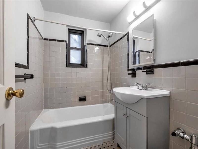 #4 photo, 2821  Kings Highway, #1N, Midwood , NY 11229