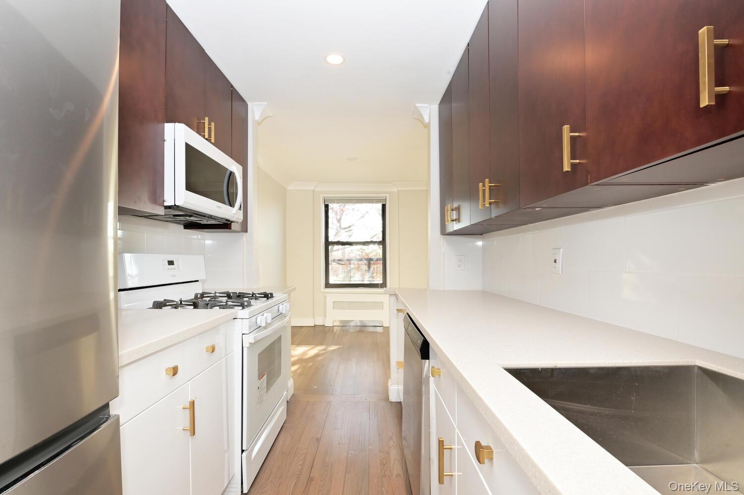 #4 photo, 6 Birchwood Court, Mineola , NY 11501