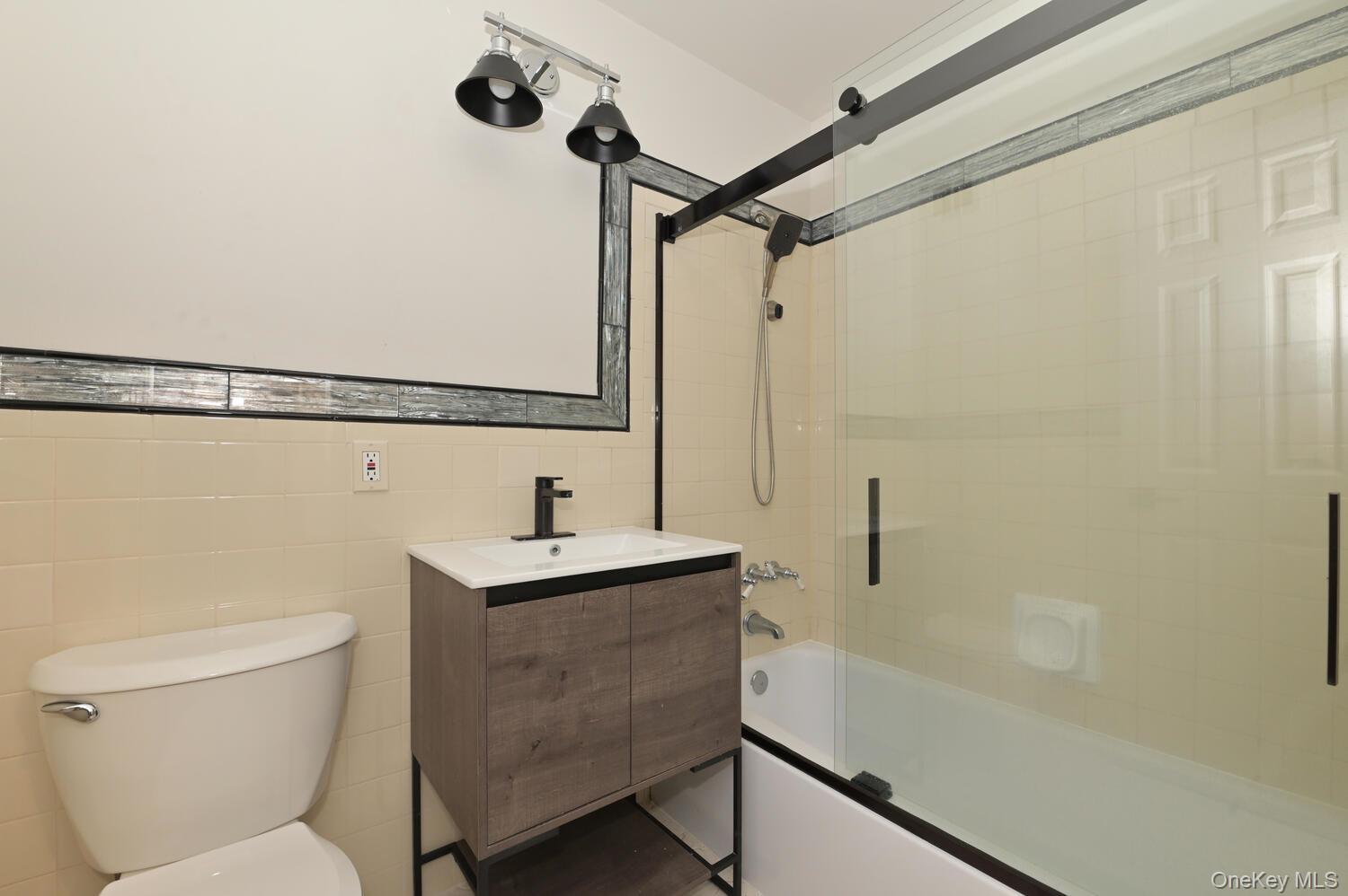 #8 photo, 6 Birchwood Court, Mineola , NY 11501