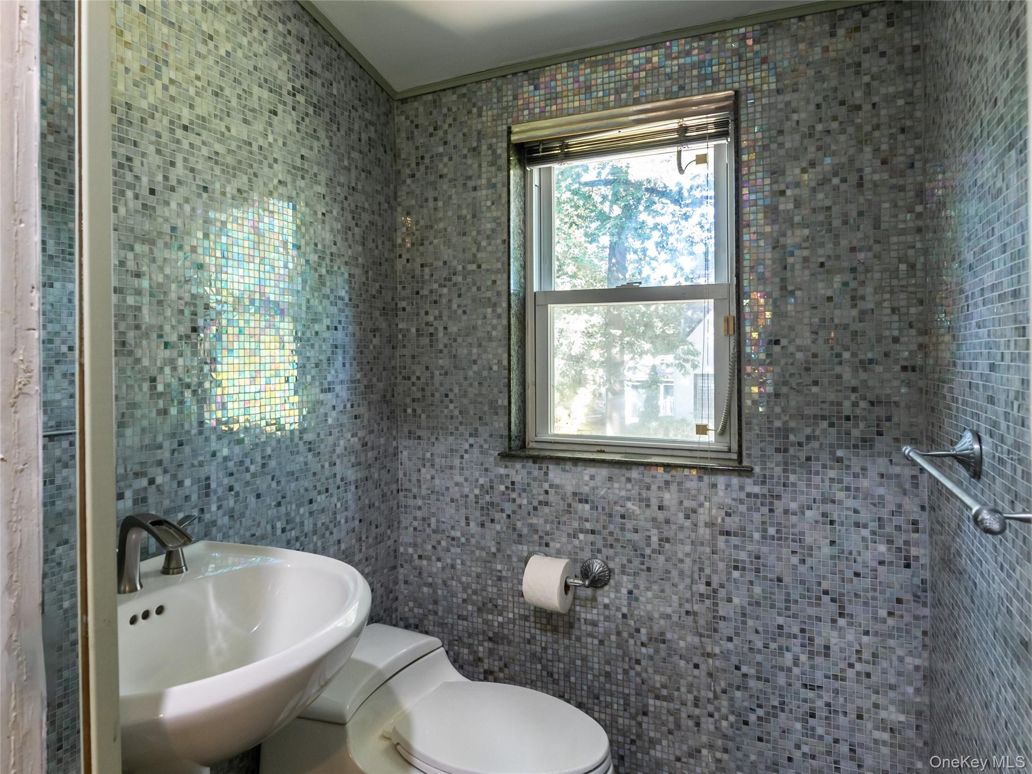 #10 photo, 100 Station Road, Great Neck , NY 11023