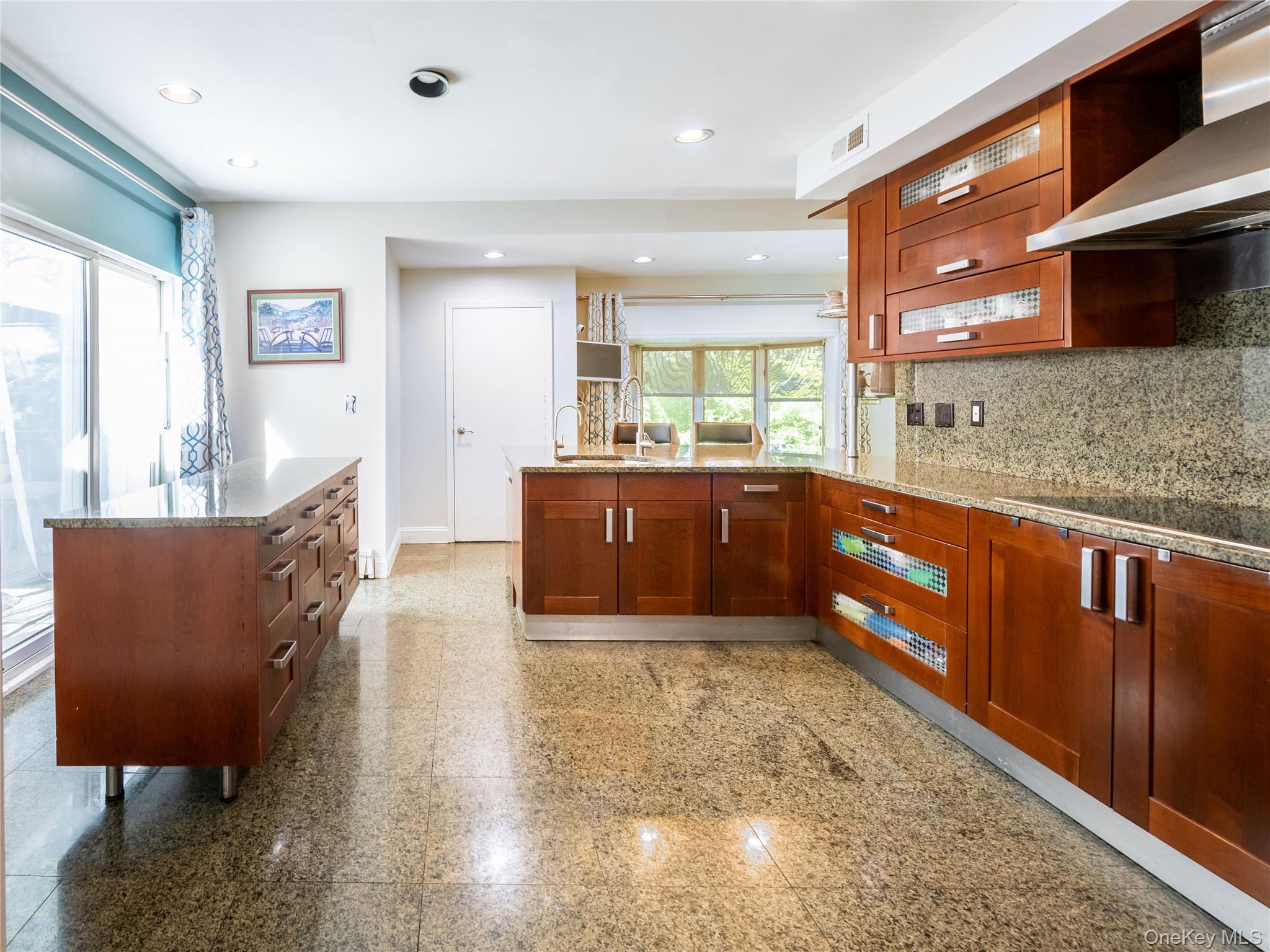 #11 photo, 100 Station Road, Great Neck , NY 11023