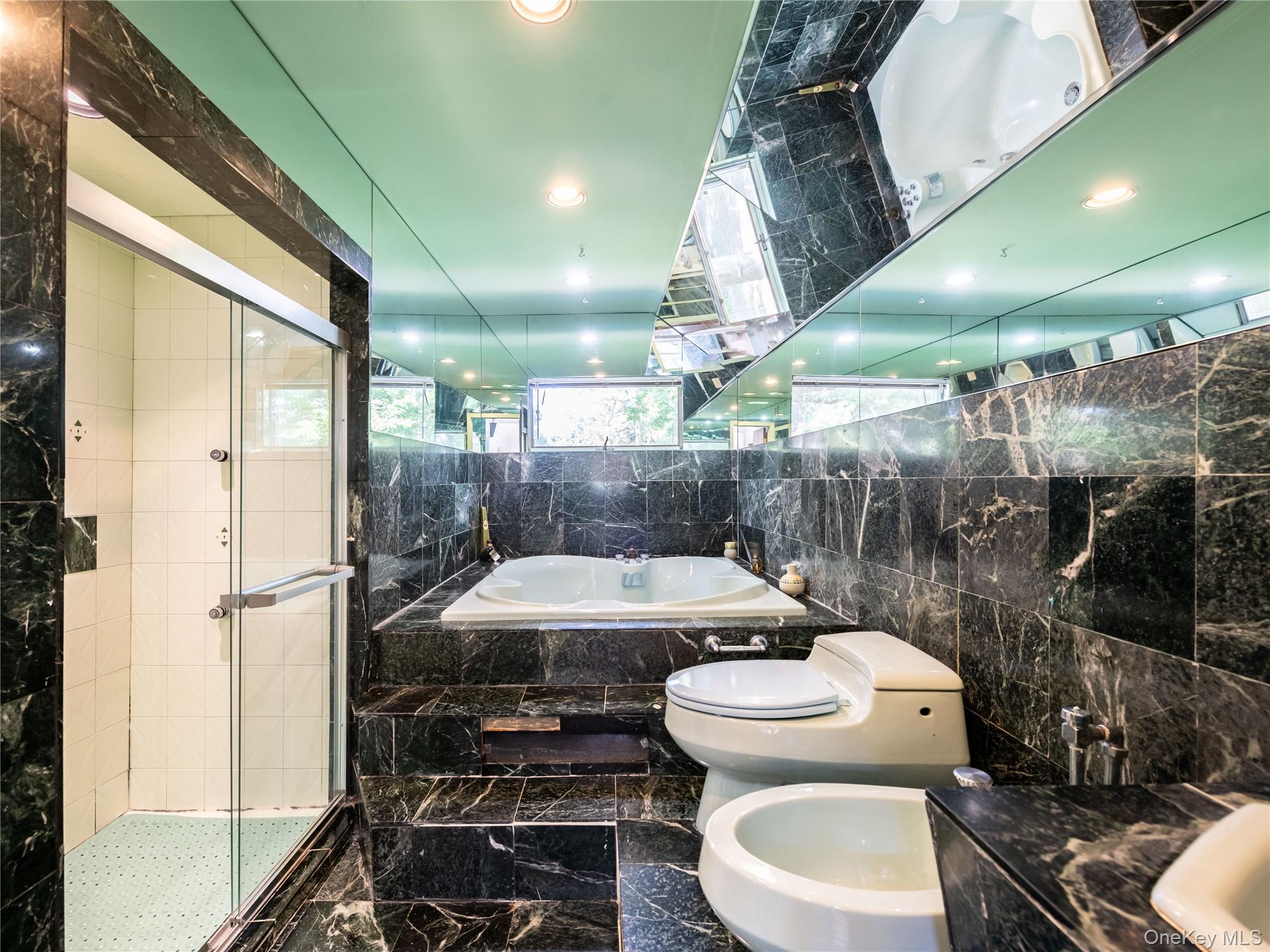 #18 photo, 100 Station Road, Great Neck , NY 11023