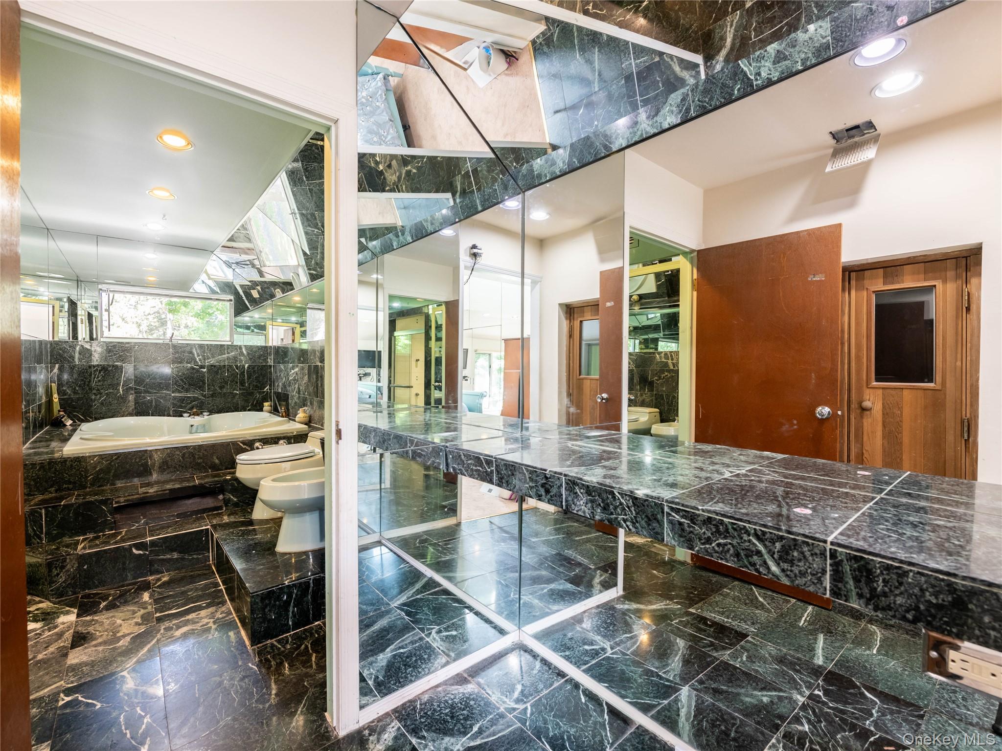 #19 photo, 100 Station Road, Great Neck , NY 11023