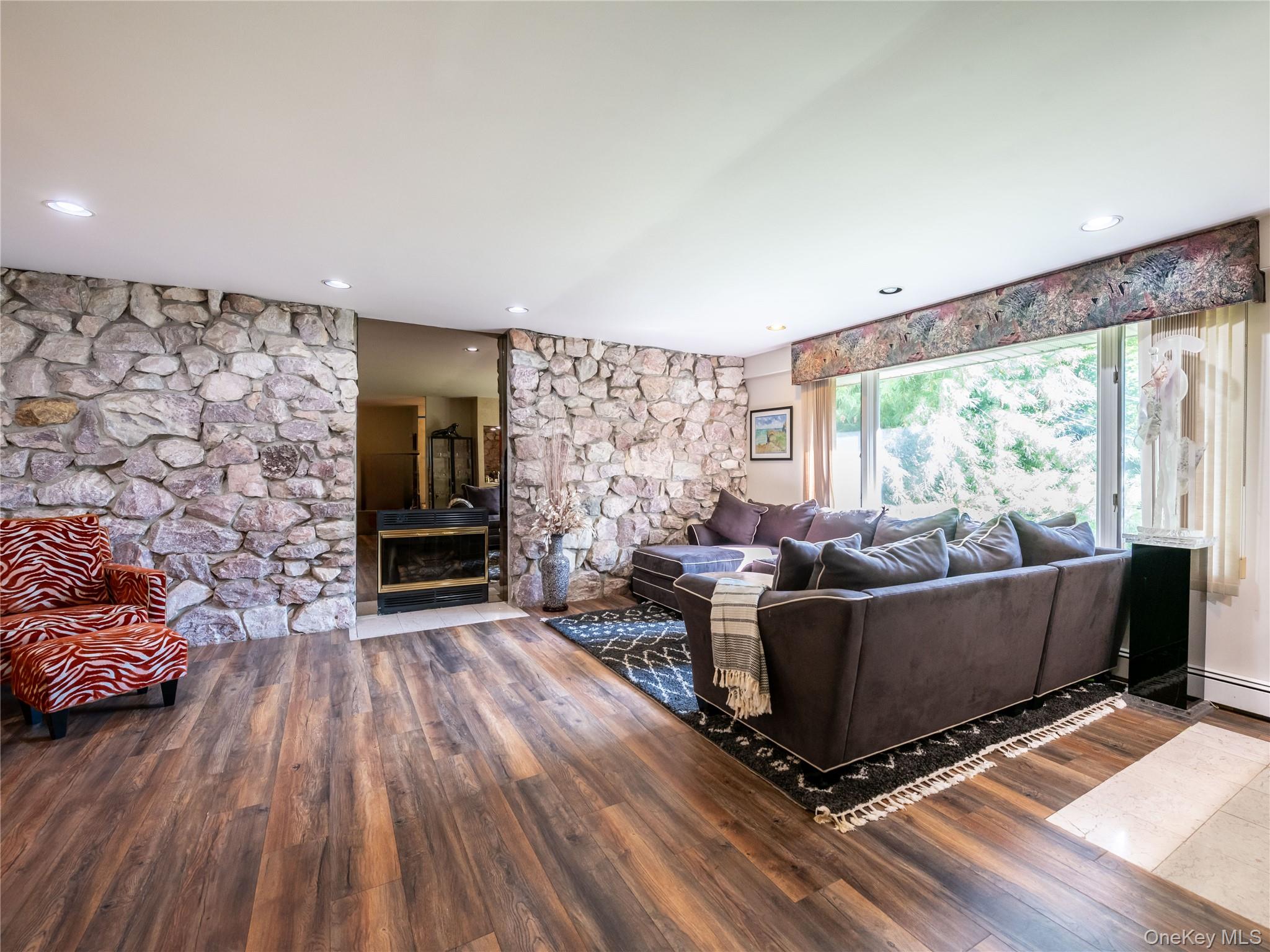 #6 photo, 100 Station Road, Great Neck , NY 11023