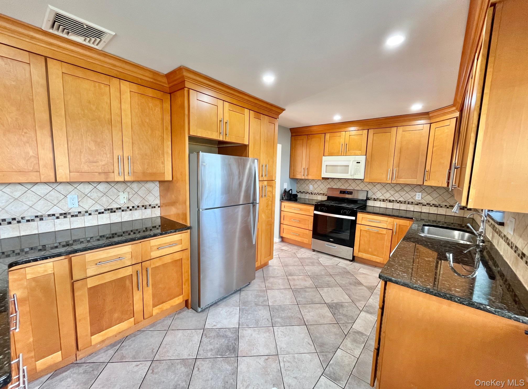 #1 photo, 64 Hillside Avenue, 纽约州 Yonkers , NY 10703