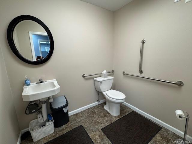 #19 photo, 3212 US Route 9W, New Windsor , NY 12553