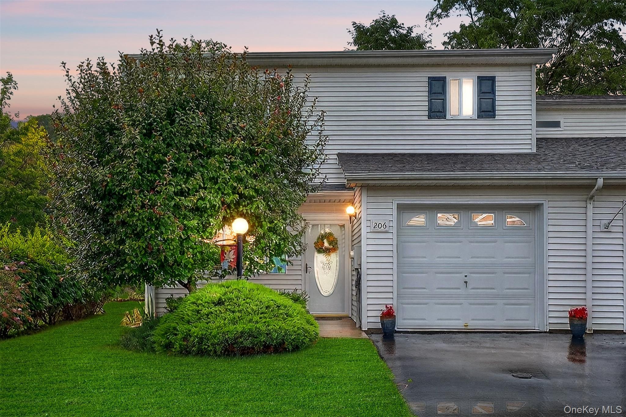 #1 photo, 206 Tamerisk Lane, New Windsor , NY 12553