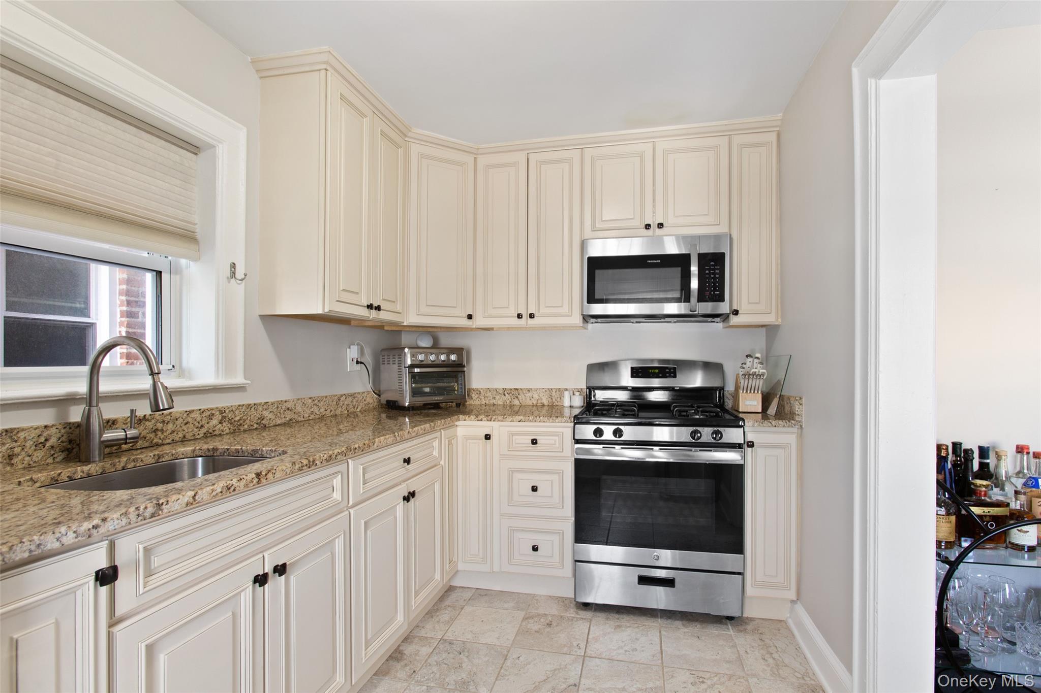 #7 photo, 512 Mamaroneck Avenue, White Plains , NY 10605