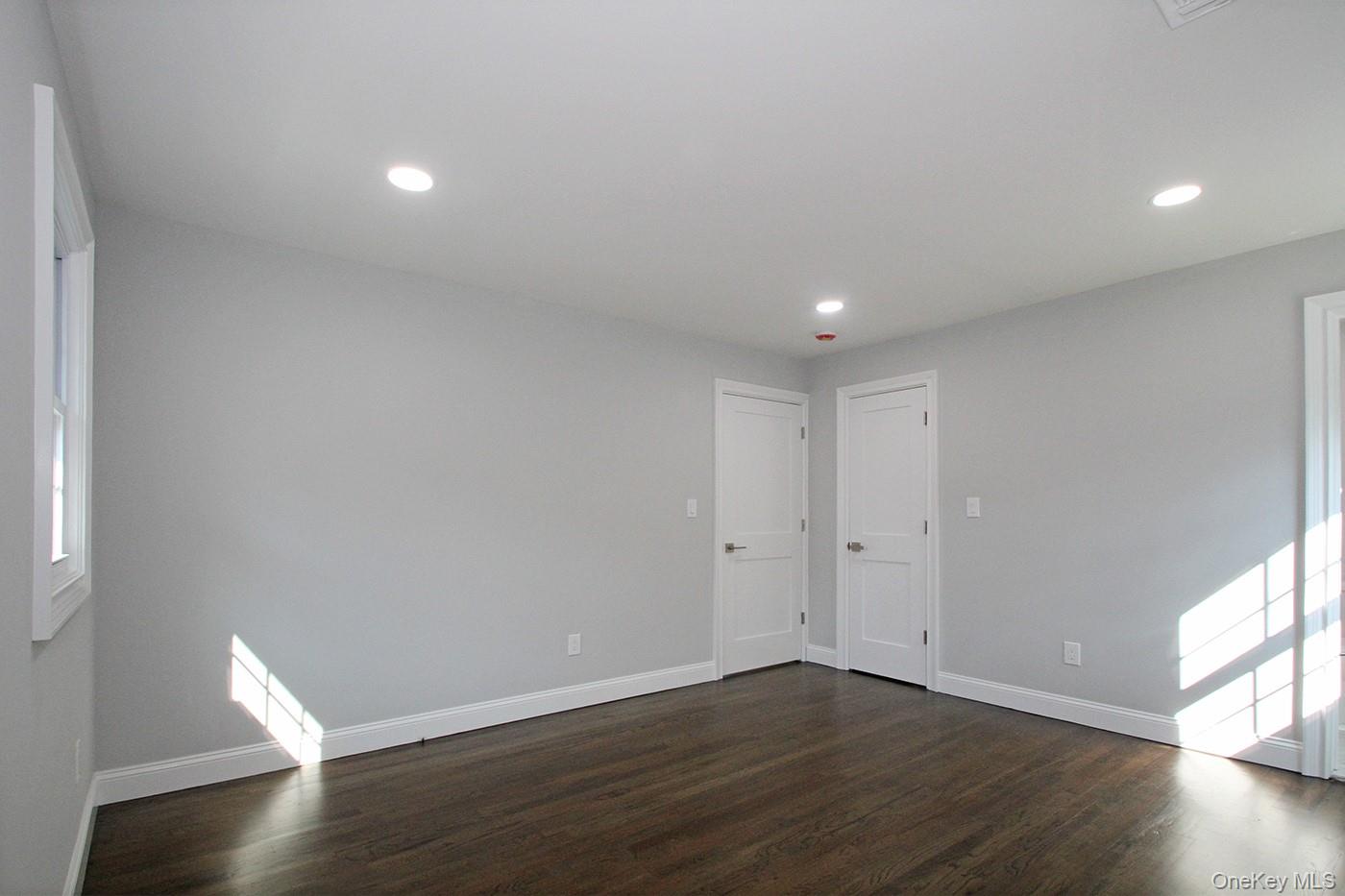 #11 photo, 16 Eleanor Road, Plainview , NY 11803