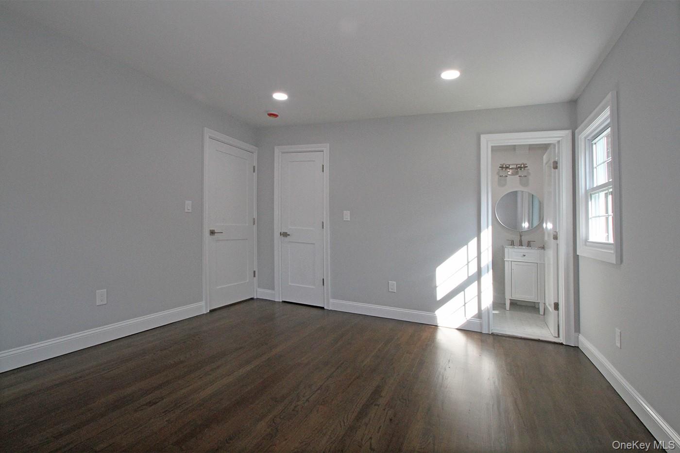 #14 photo, 16 Eleanor Road, Plainview , NY 11803