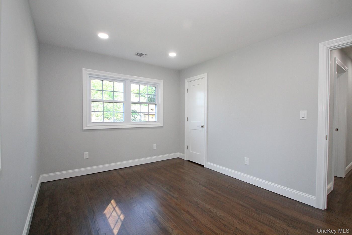 #15 photo, 16 Eleanor Road, Plainview , NY 11803