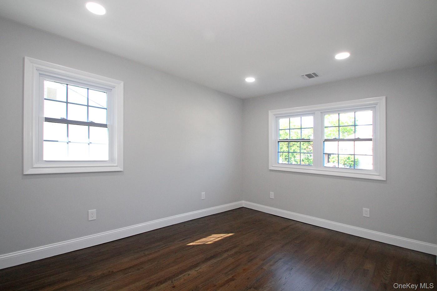 #16 photo, 16 Eleanor Road, Plainview , NY 11803