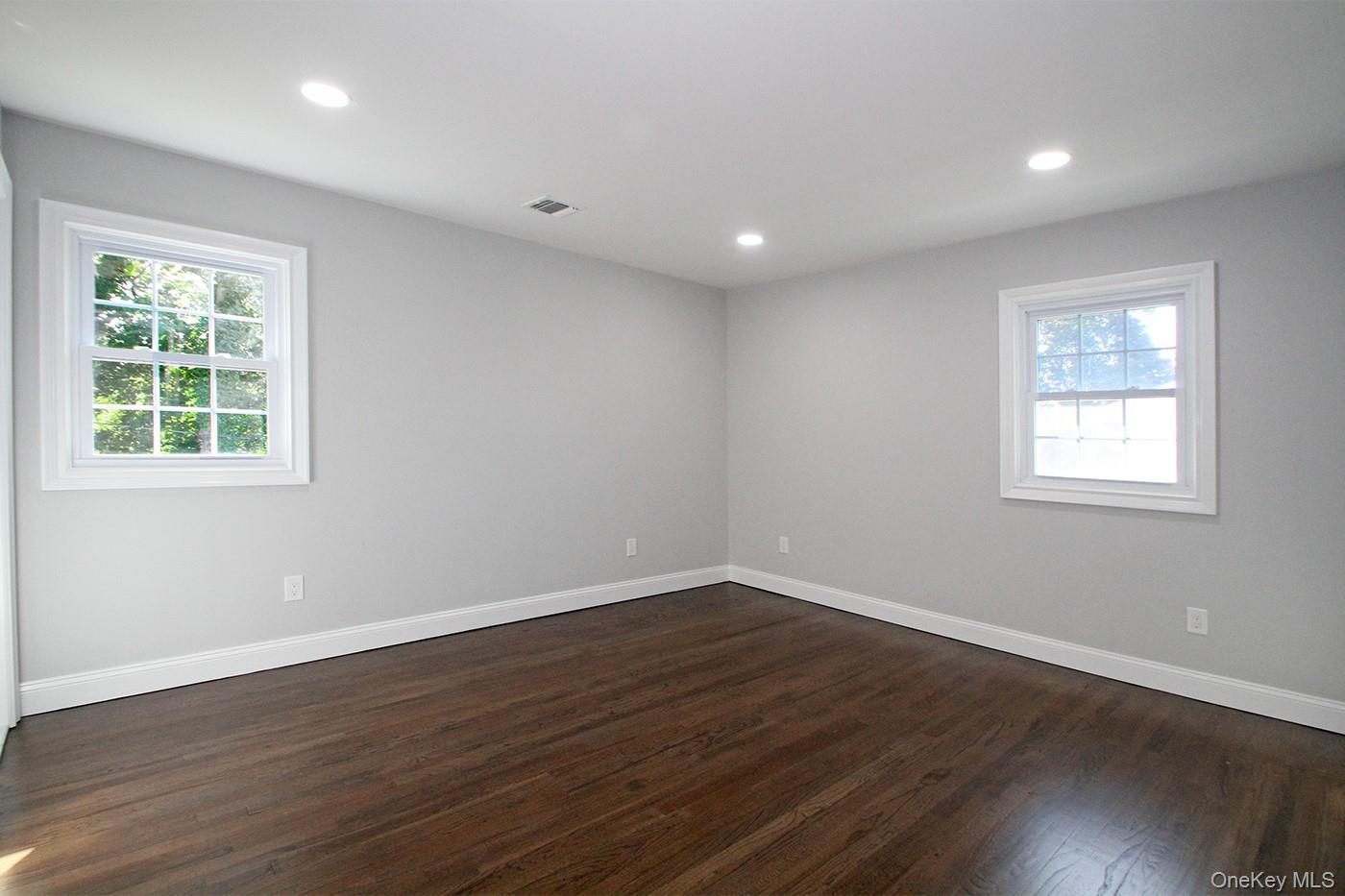 #17 photo, 16 Eleanor Road, Plainview , NY 11803