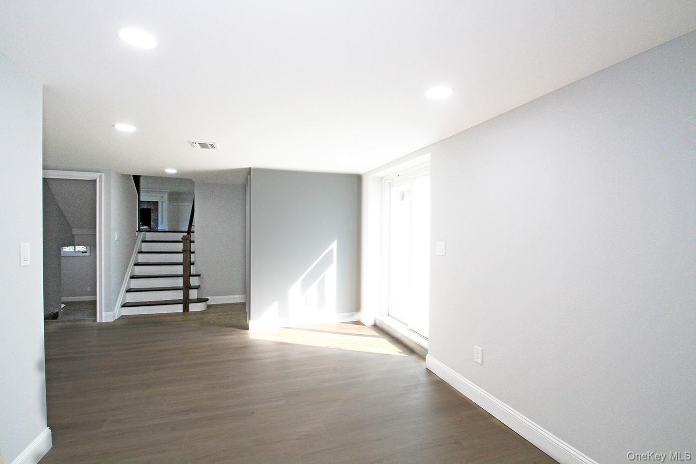 #18 photo, 16 Eleanor Road, Plainview , NY 11803