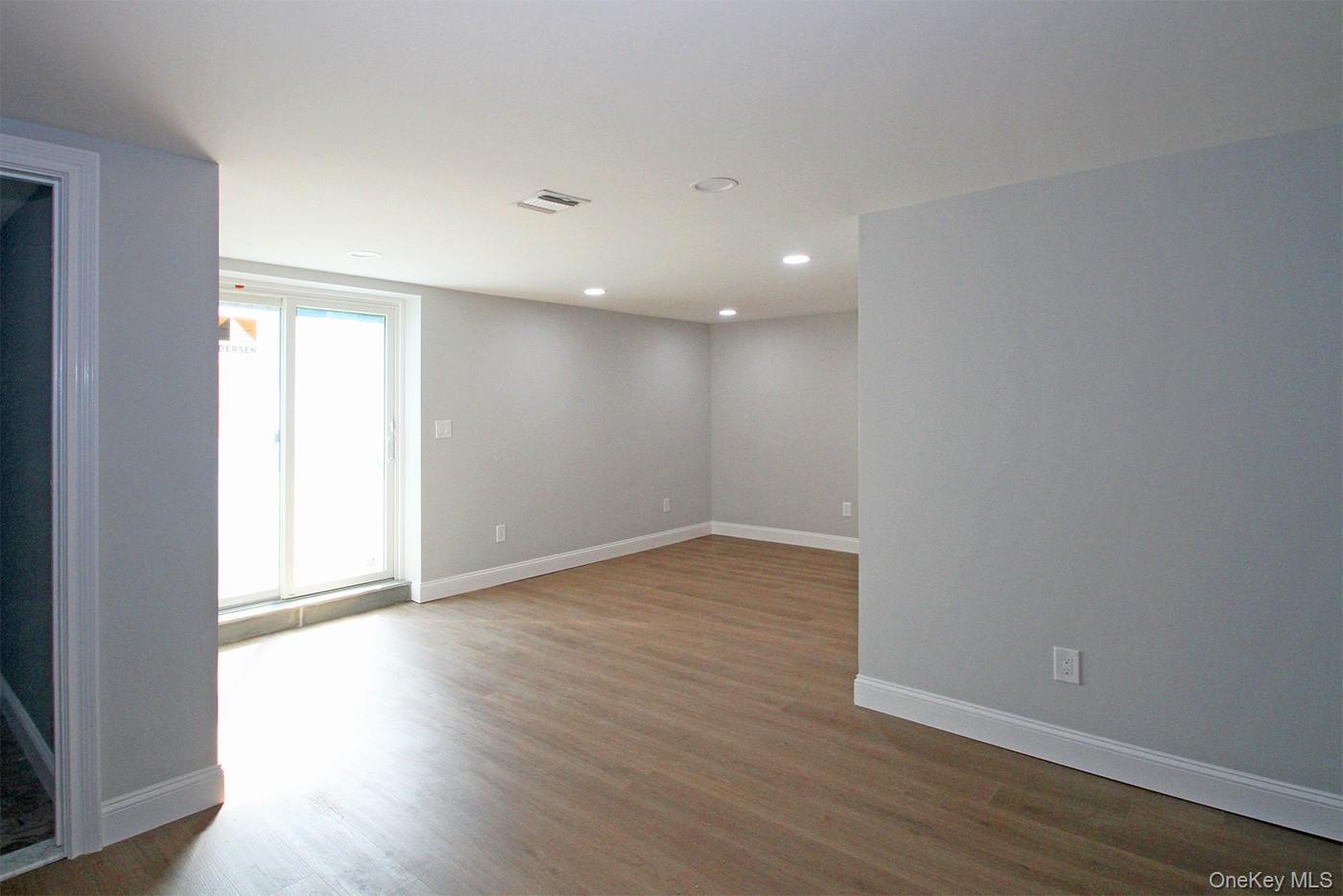 #19 photo, 16 Eleanor Road, Plainview , NY 11803