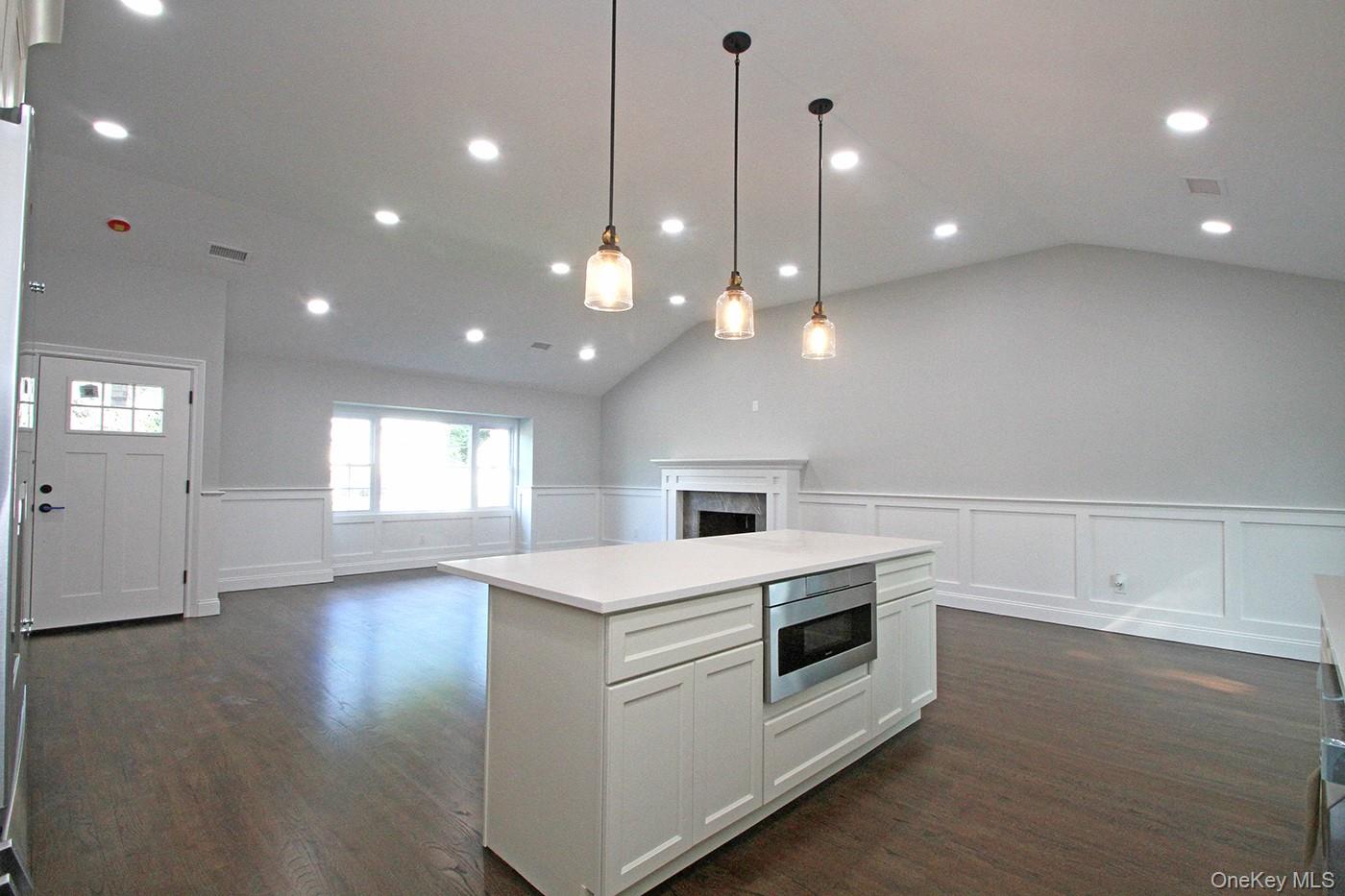 #5 photo, 16 Eleanor Road, Plainview , NY 11803