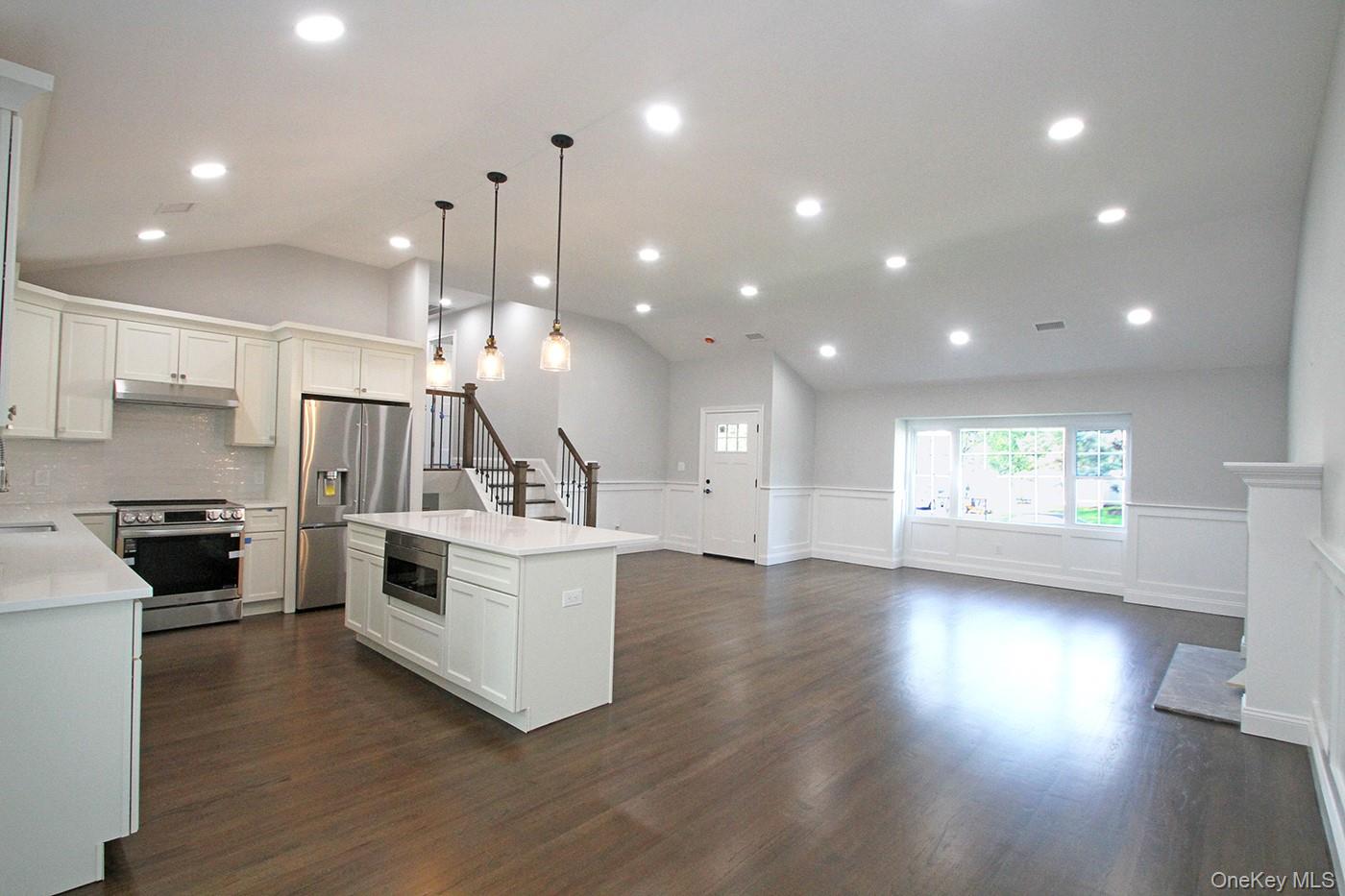 #6 photo, 16 Eleanor Road, Plainview , NY 11803