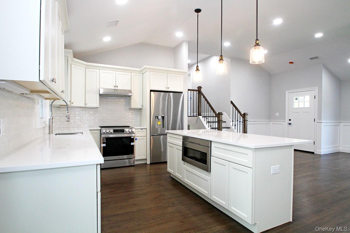 #8 photo, 16 Eleanor Road, Plainview , NY 11803