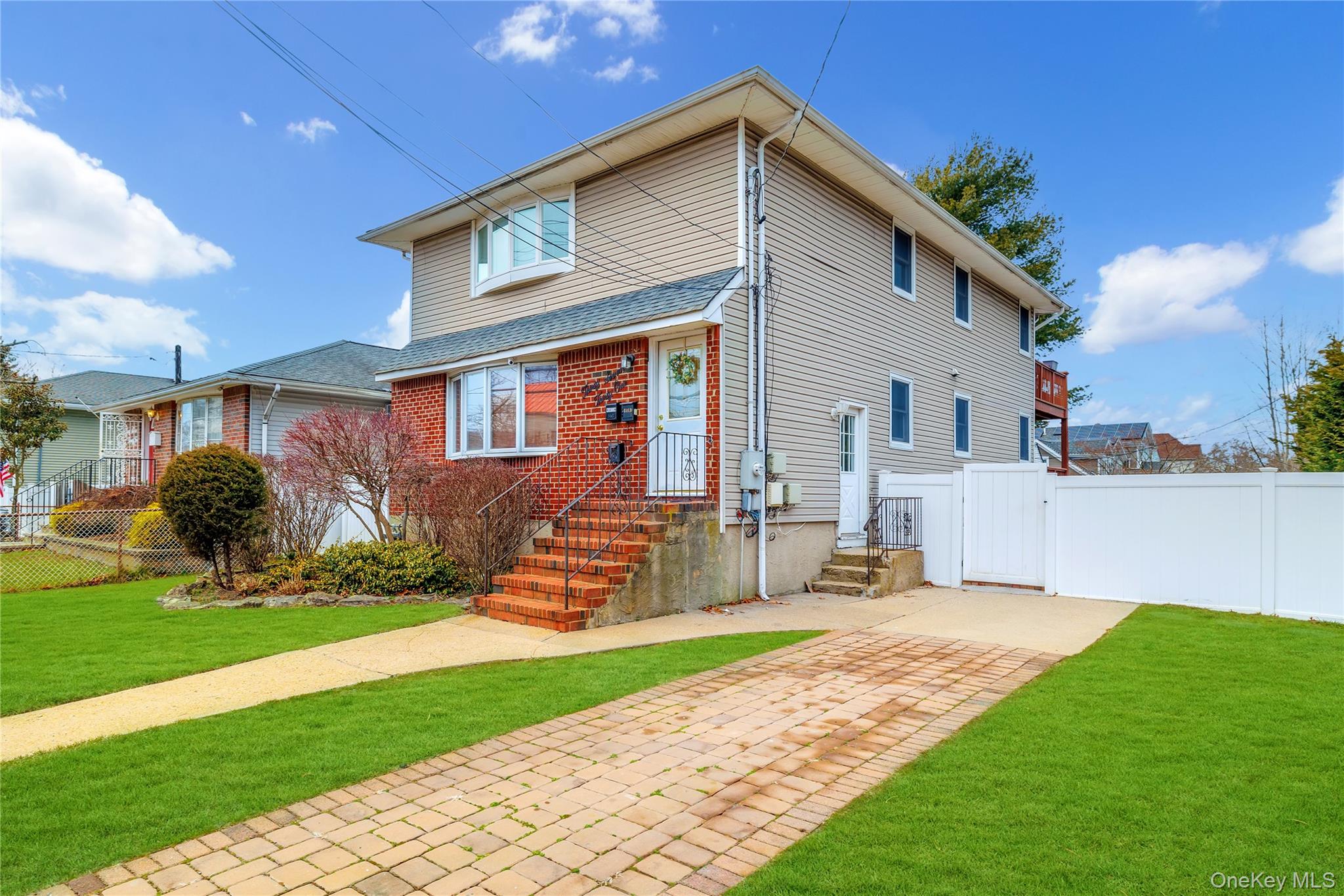 #1 photo, 3731 Park Avenue, नासाउ काउंटी Wantagh , NY 11793