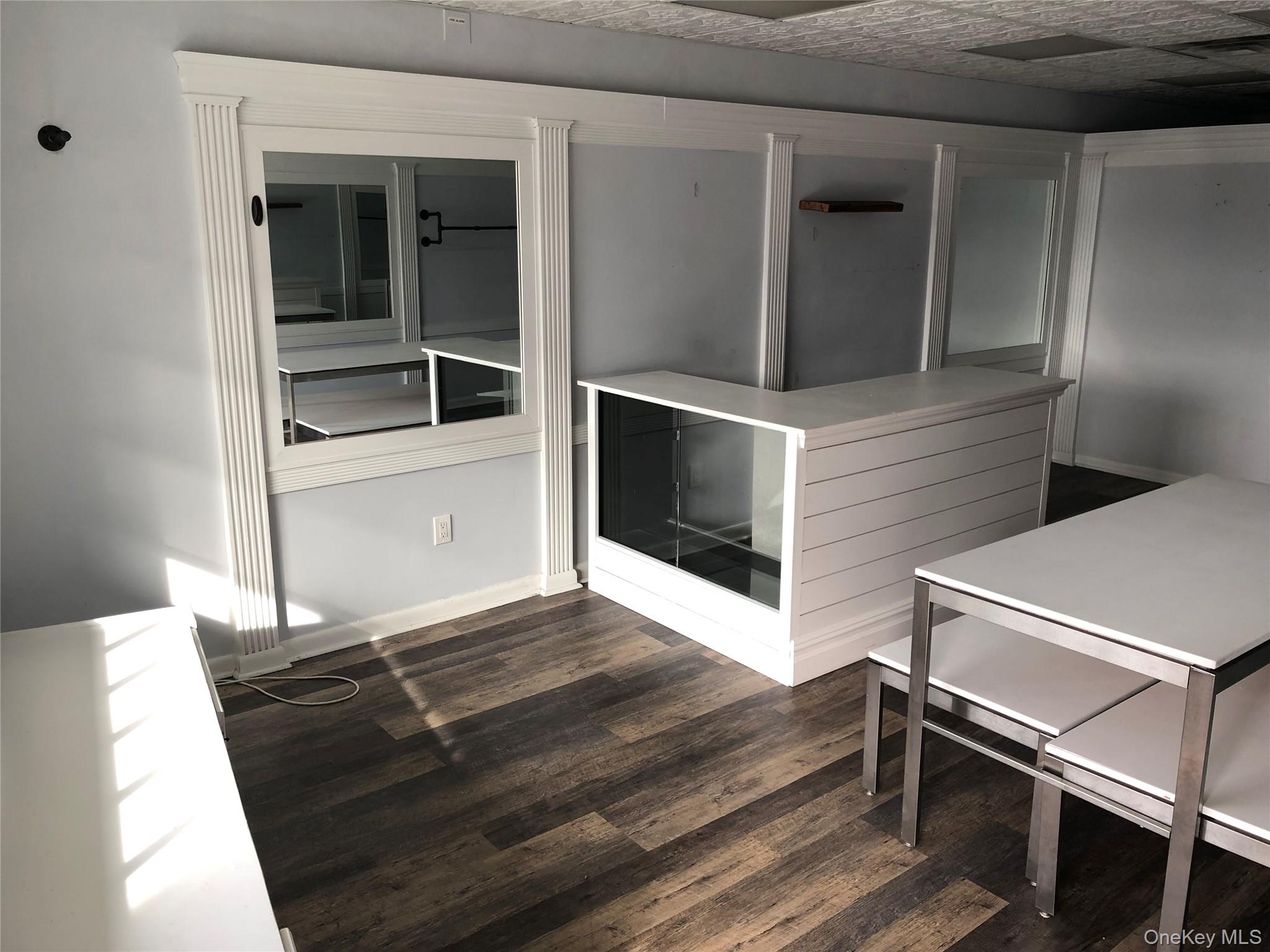 #1 photo, 248 Main Street, サフォーク郡 East Setauket , NY 11733