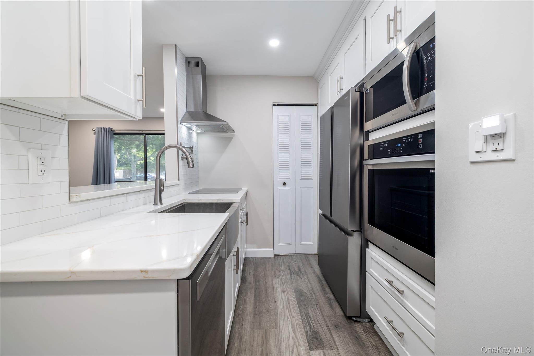 #11 photo, 615 Broadway, Amityville , NY 11701