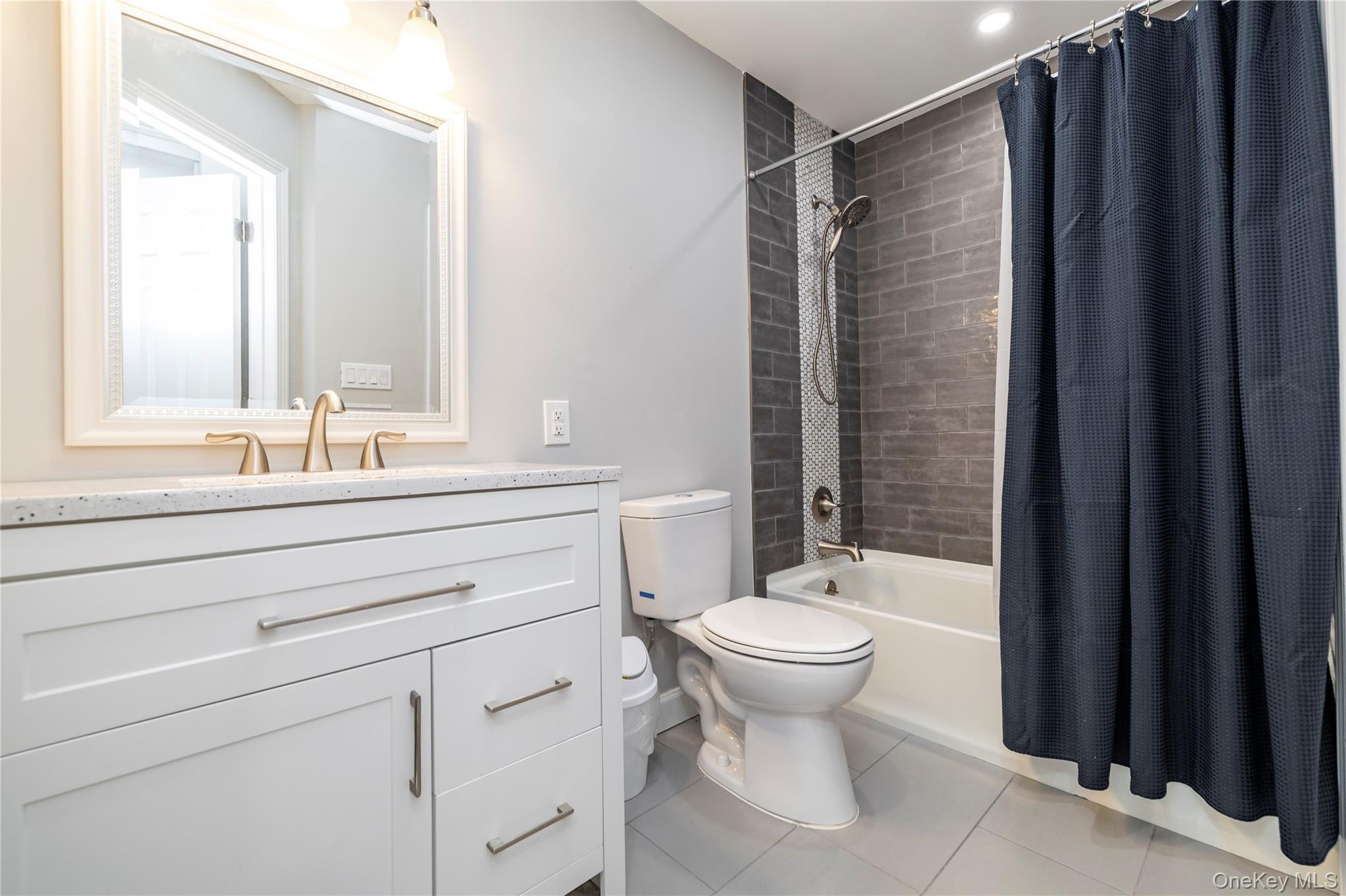 #15 photo, 615 Broadway, Amityville , NY 11701