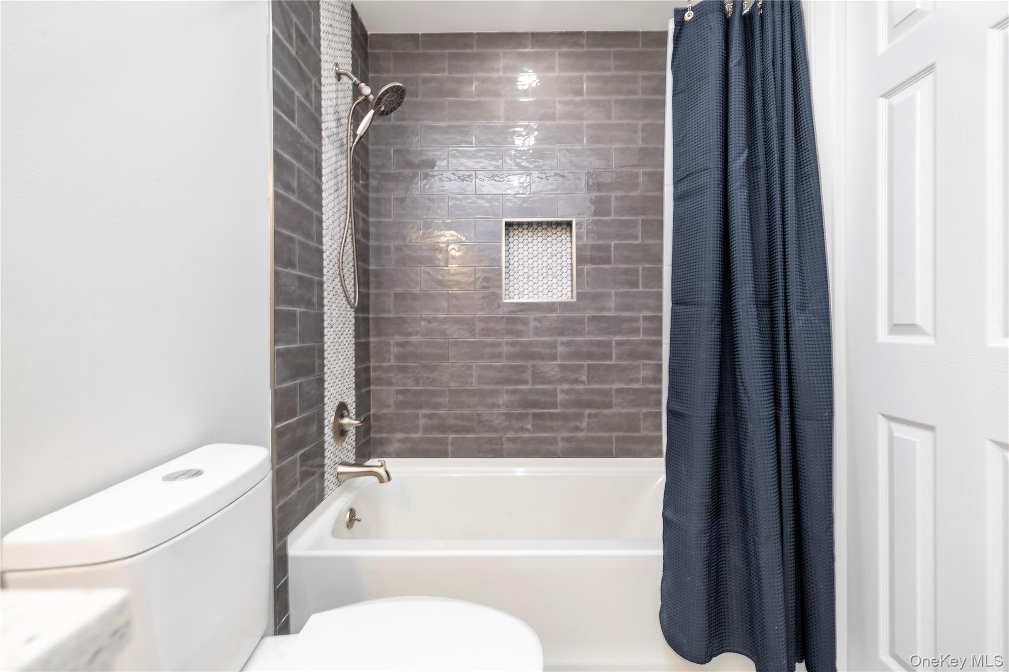 #16 photo, 615 Broadway, Amityville , NY 11701