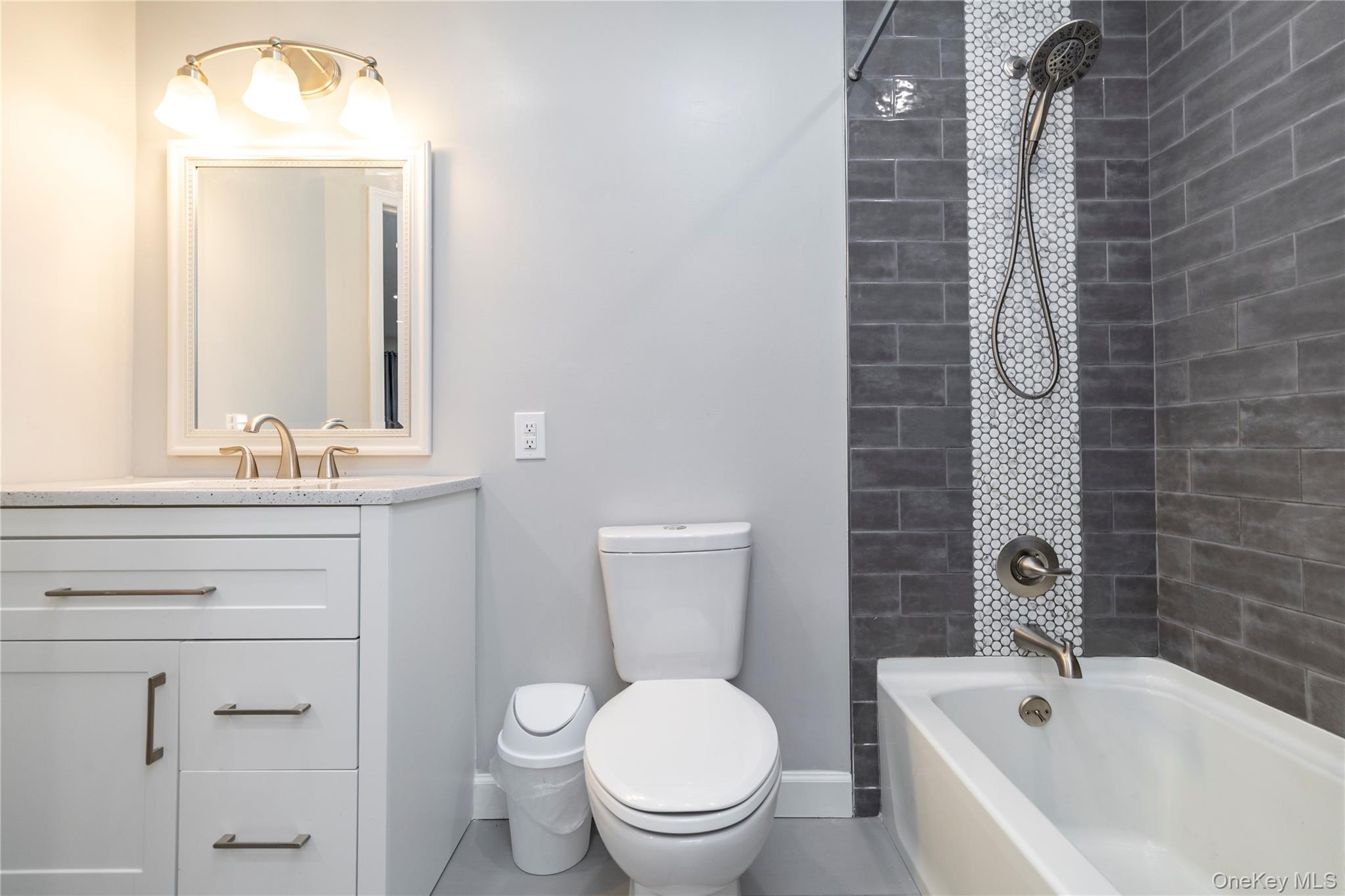 #17 photo, 615 Broadway, Amityville , NY 11701