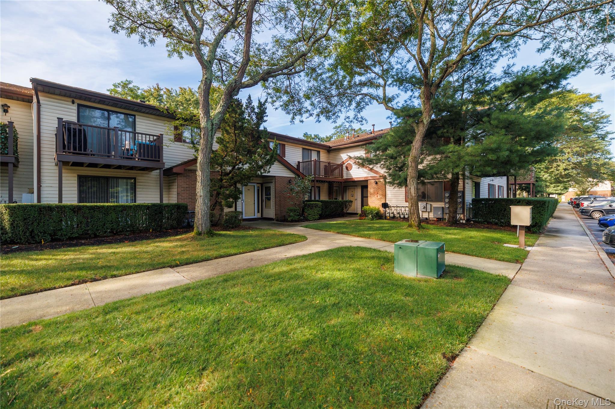 #2 photo, 615 Broadway, Amityville , NY 11701