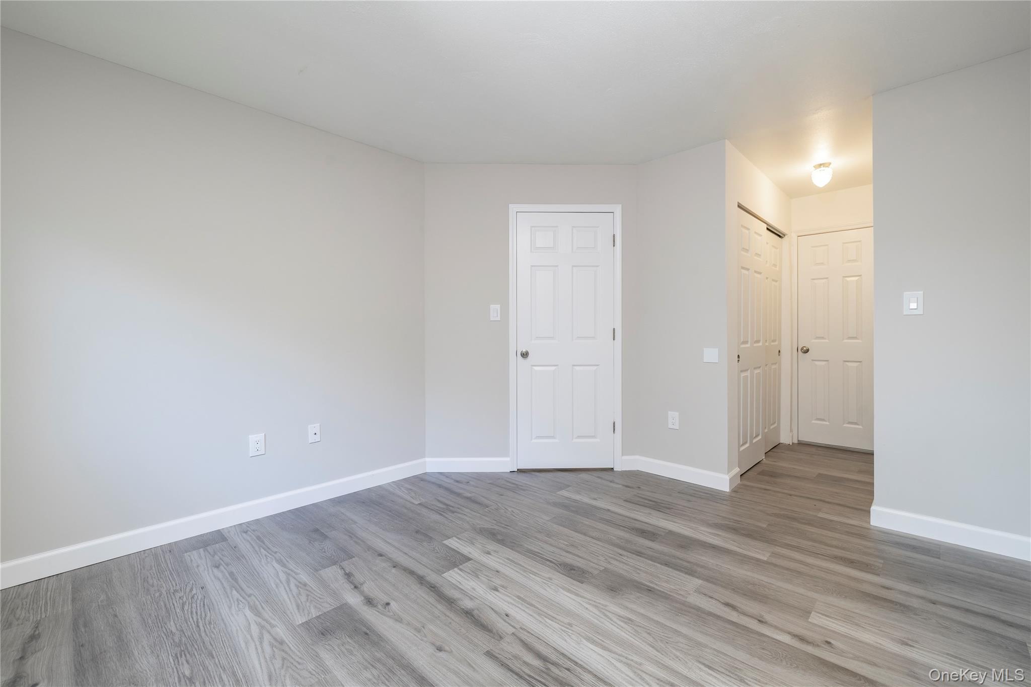 #4 photo, 615 Broadway, Amityville , NY 11701