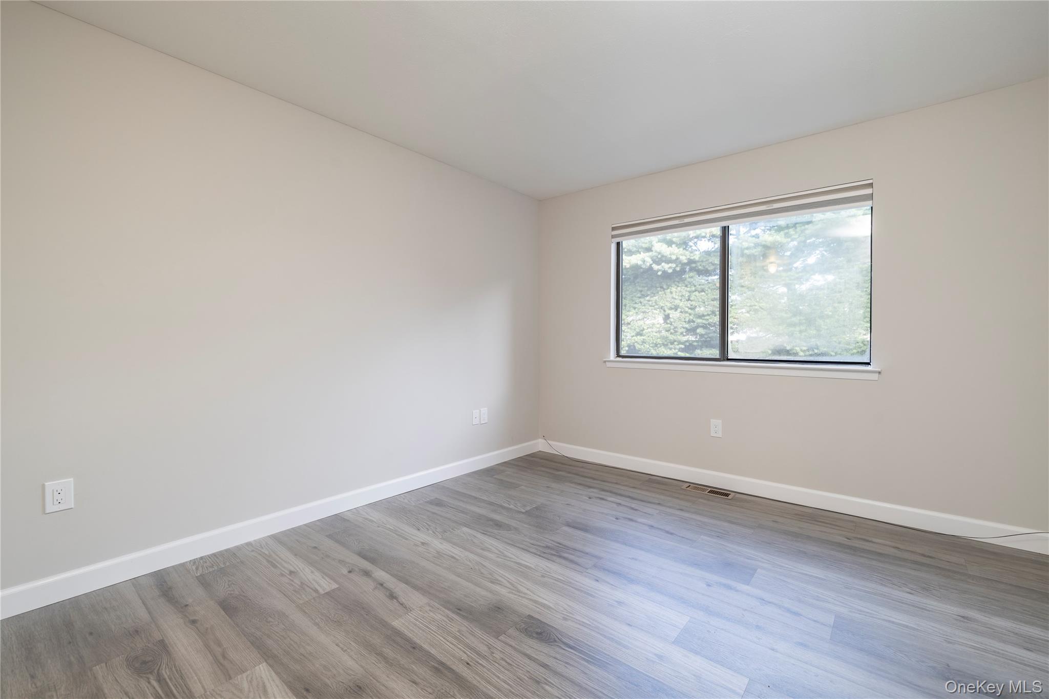 #6 photo, 615 Broadway, Amityville , NY 11701