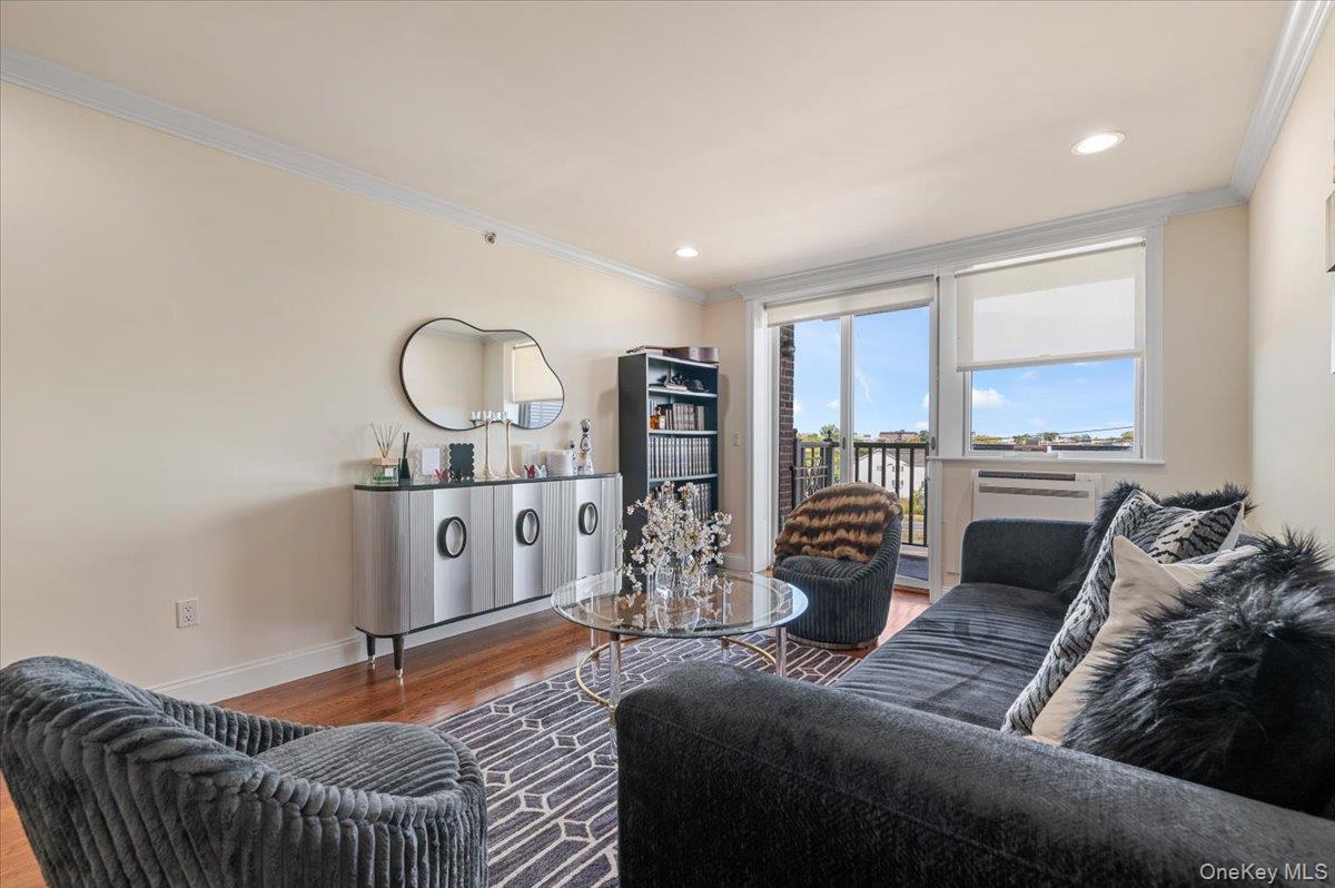 #8 photo, 156 Beach 9th Street, Far Rockaway , NY 11691