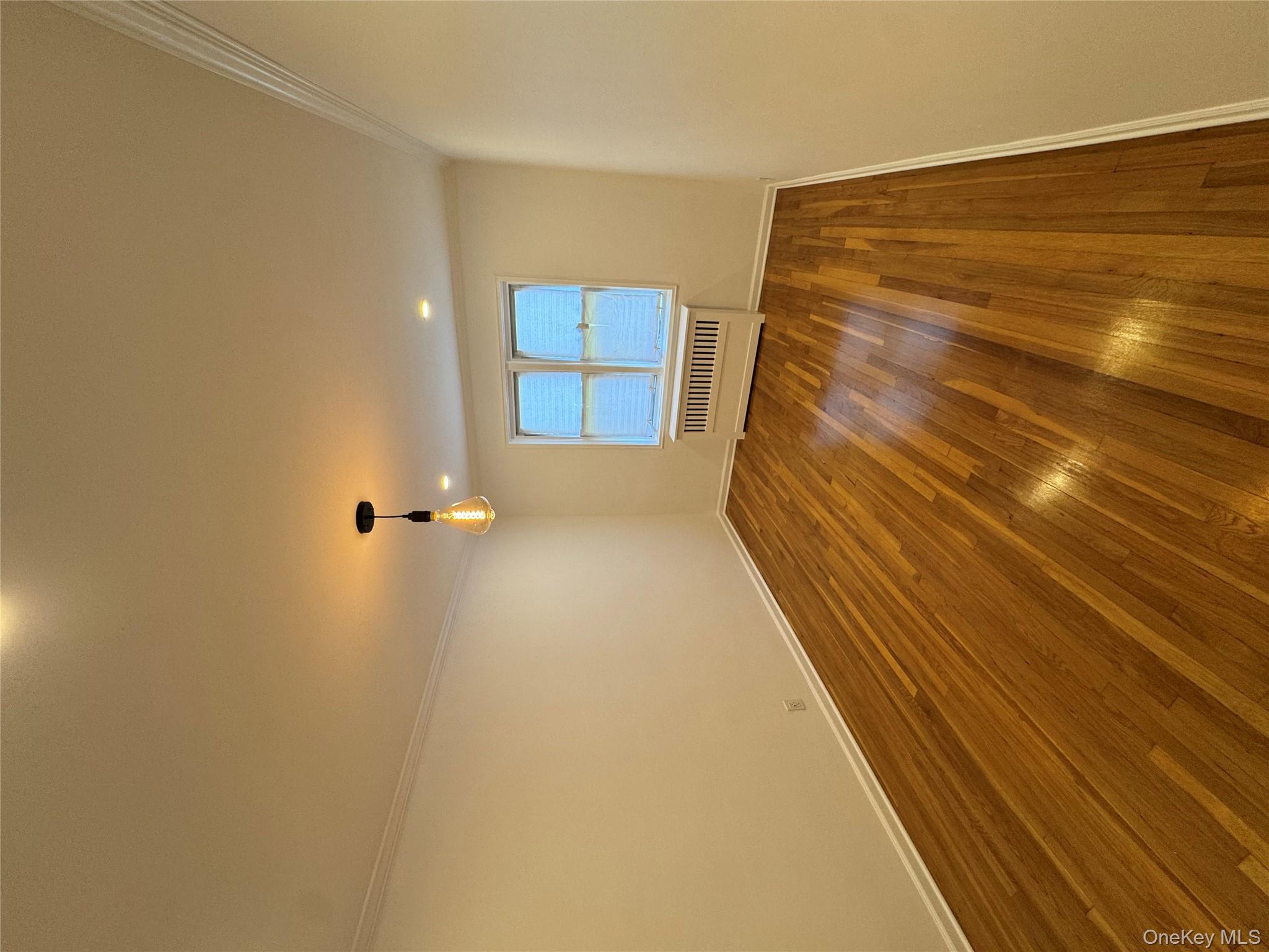 #2 photo, 137 Smith, ナッソー郡 Freeport , NY 11520