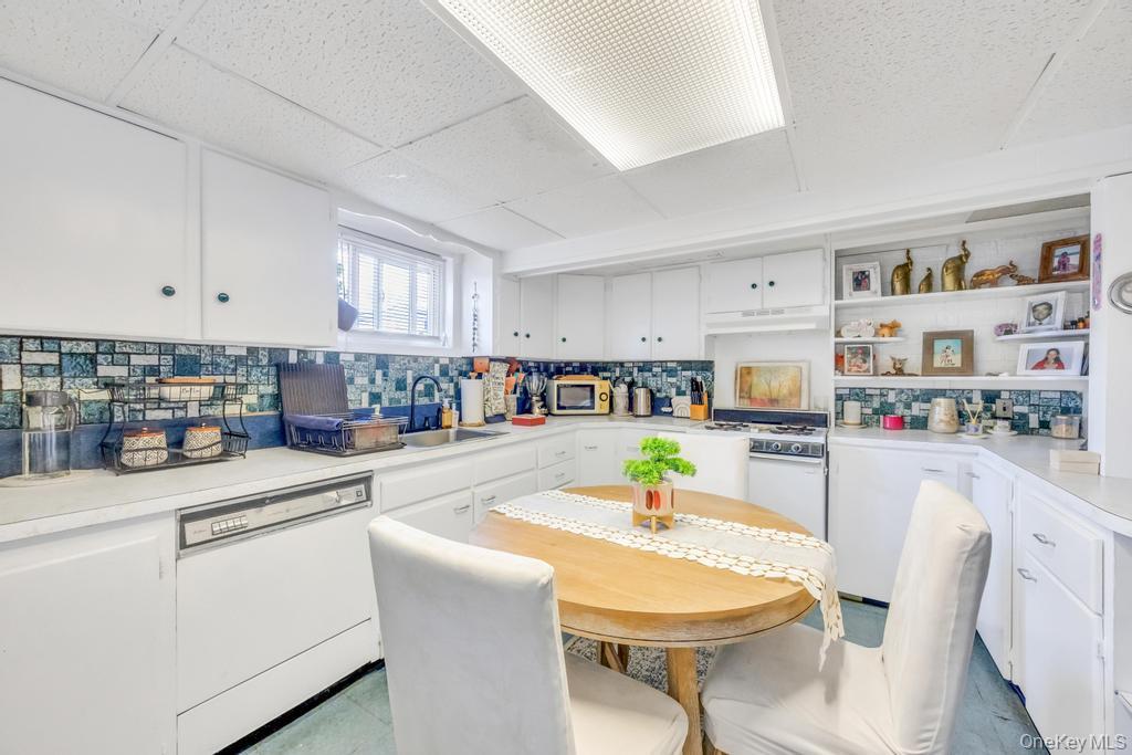 #1 photo, 5 Park Place, Valley Stream , NY 11580