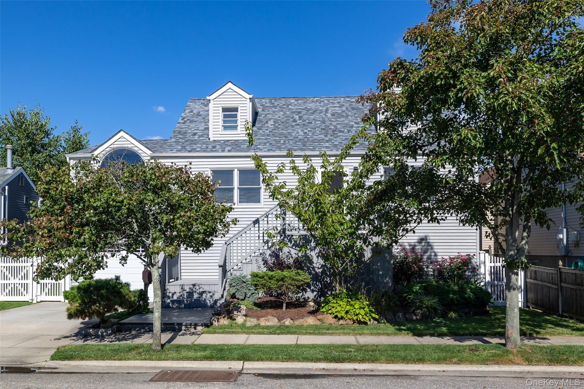 #1 photo, 844 S 7th Street, सफ़ोक काउंटी Lindenhurst , NY 11757