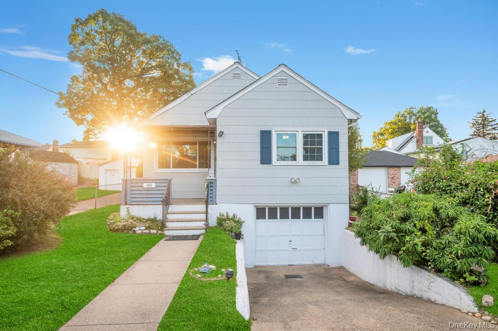 #1 photo, 99 Hunter Avenue, नासाउ काउंटी Valley Stream , NY 11580